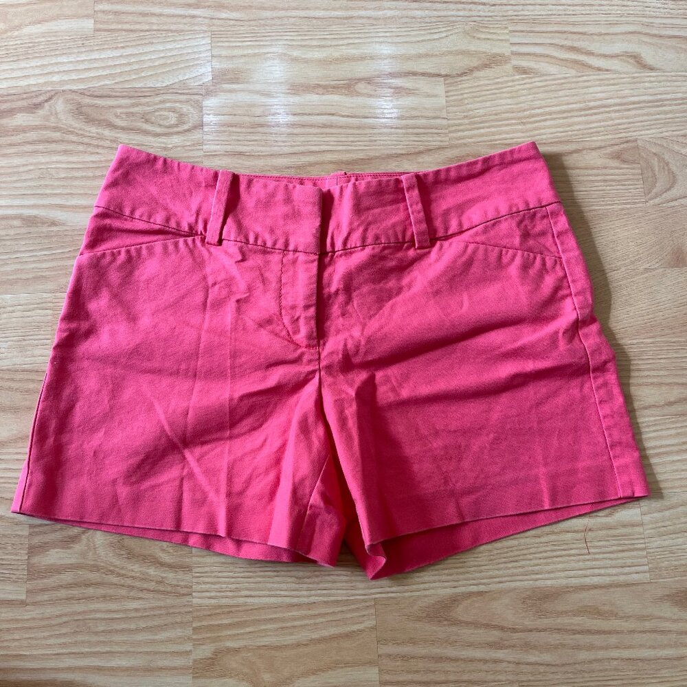 Ann Taylor Signature Shorts Women’s Size 4 – Coral Pink, Classic Fit